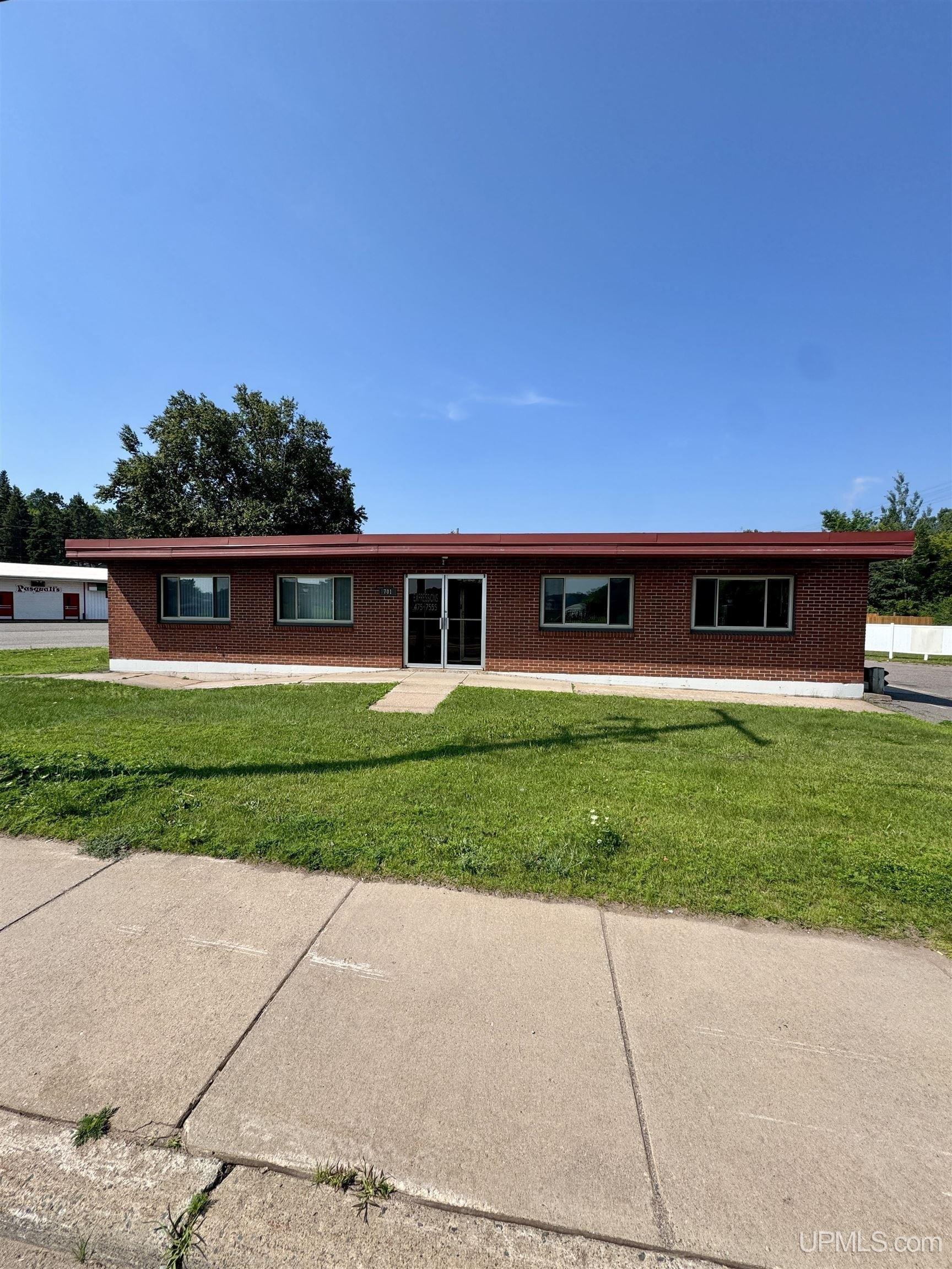 Property Image for 701 N Teal Lake