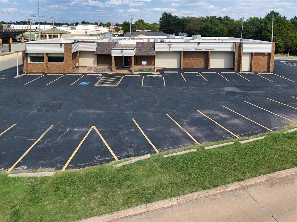 Property Image for 320 N Interstate Highway 35 Service Road