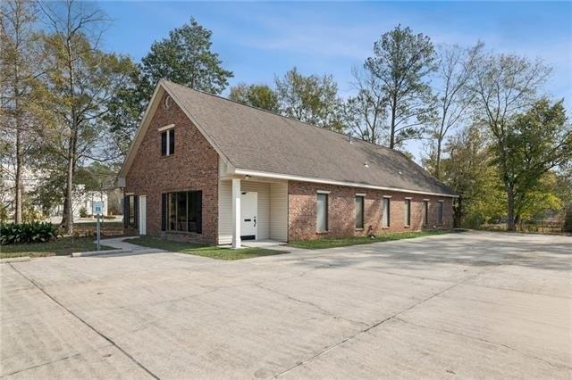 Property Image for 484 ROBERT Boulevard