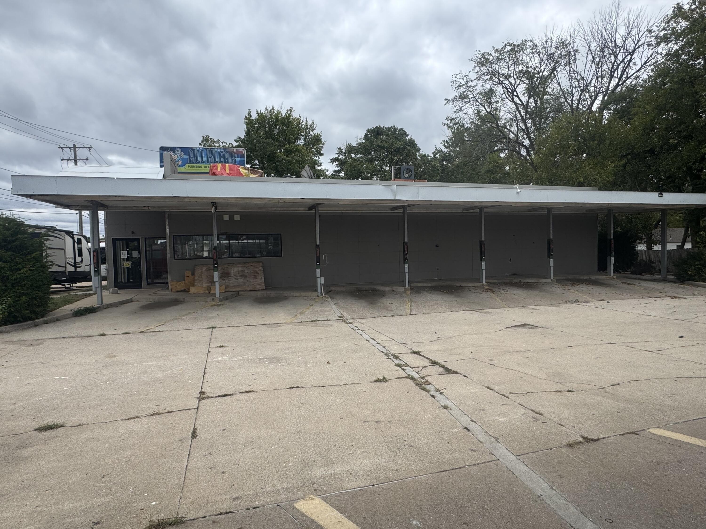 Property Image for 1107 W Sunshine Street