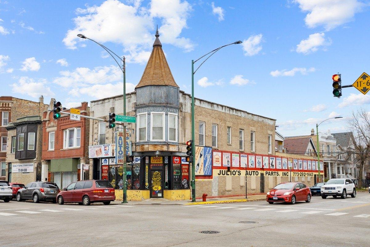 Property Image for 3000 W Diversey Avenue