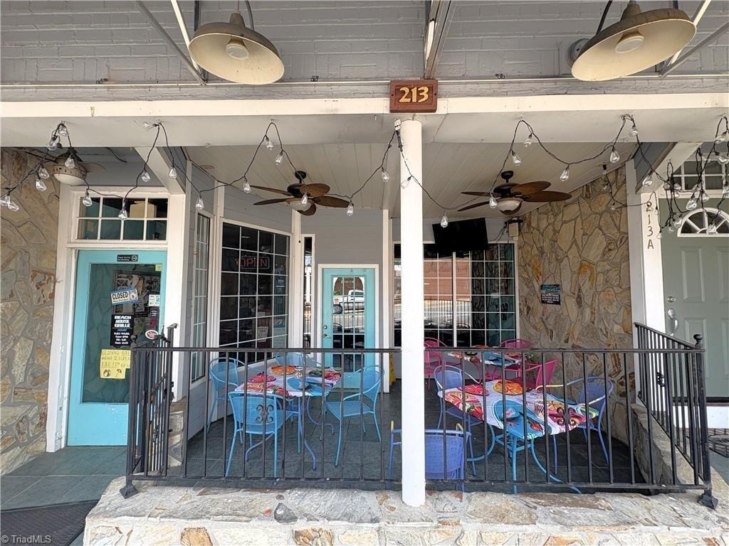 Domino's (131 Commerce Lane) Menu Mayodan • Order Domino's (131 Commerce  Lane) Delivery Online • Postmates, image size:1024x768