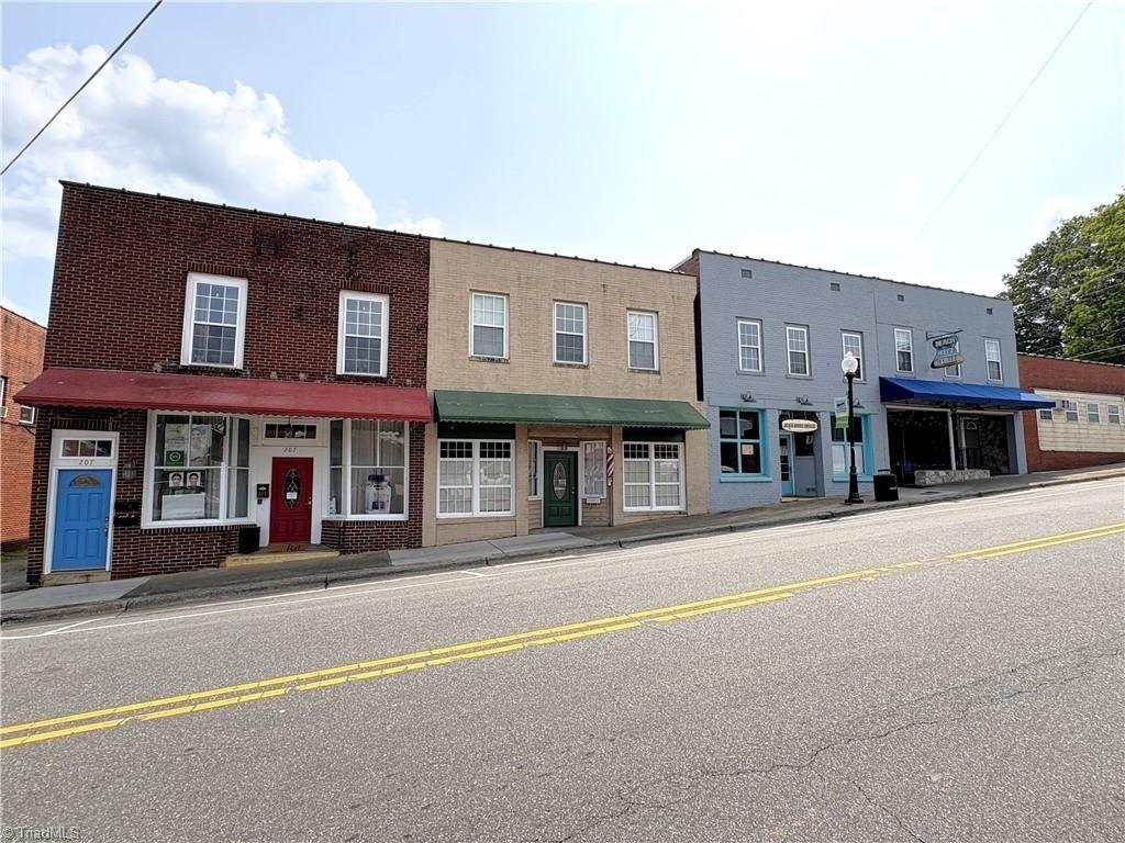 207-213 W Main Street, Mayodan, NC 27027 - MLS# 1184428 | C21, image size:1024x768