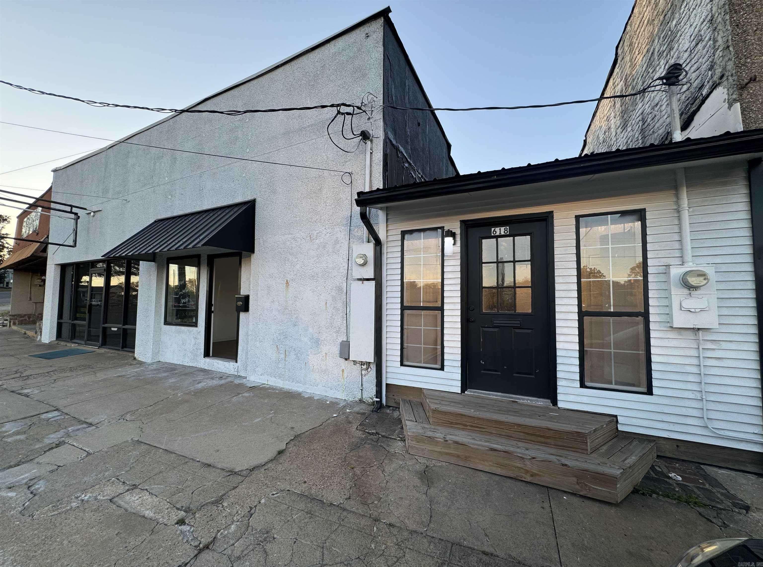 Property Image for 618 W GRAND Avenue