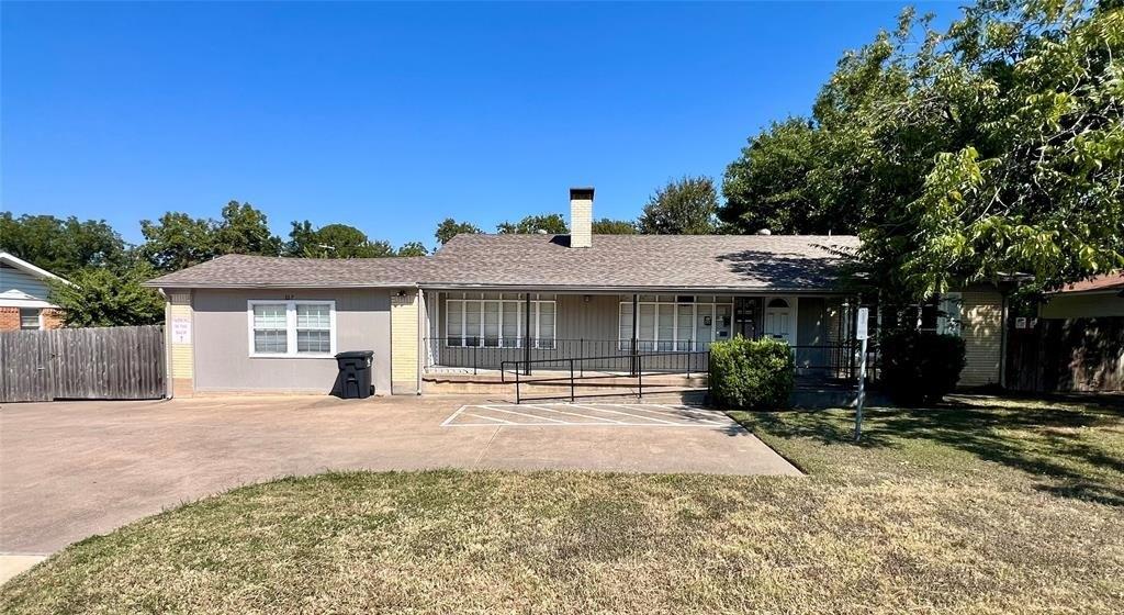 Property Image for 117 E Park Row Drive