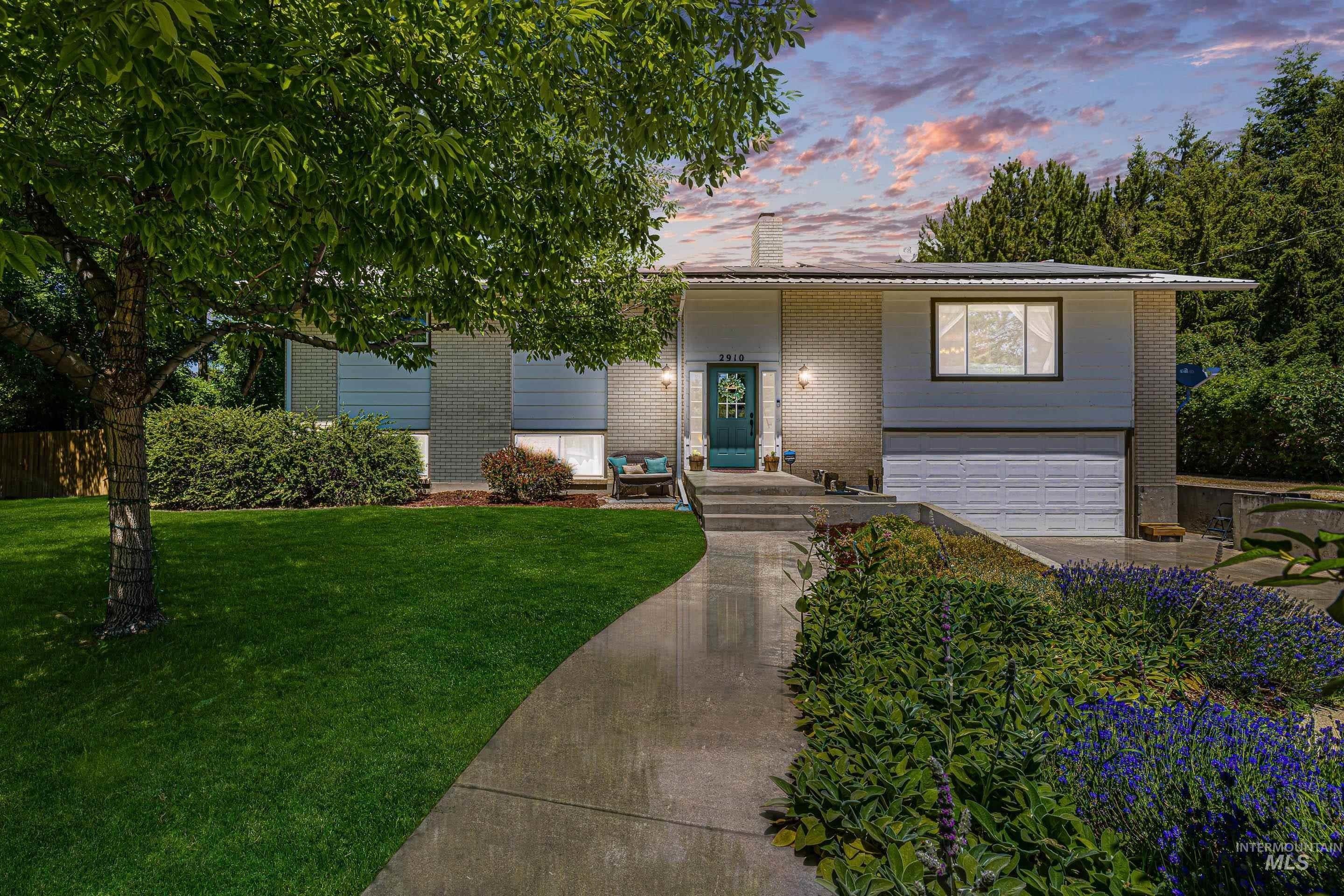 Property Image for 2910 E Victory Rd