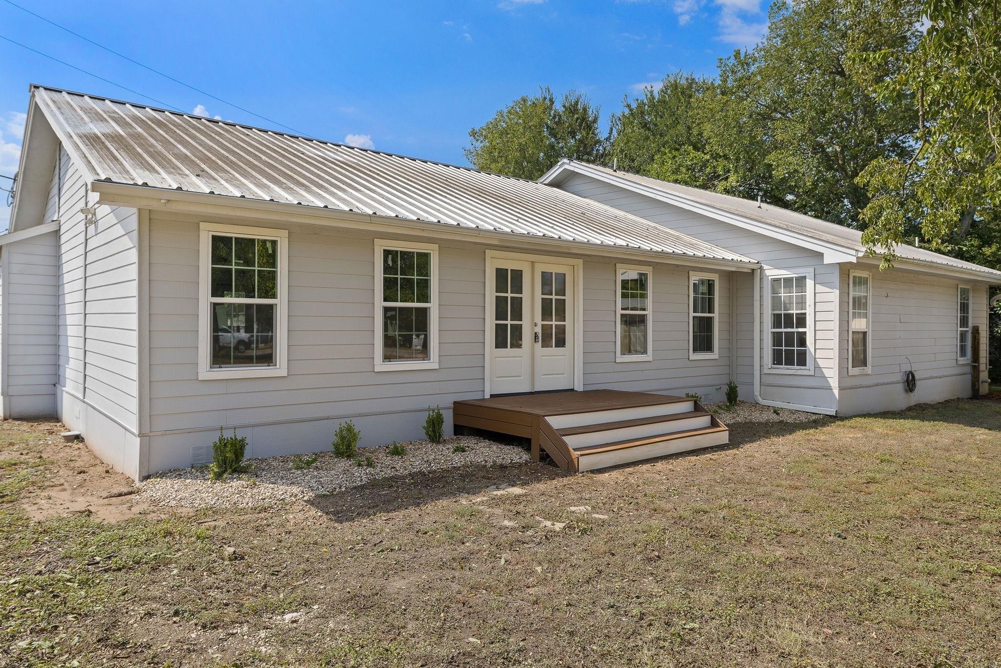 Property Image for 205 E Myrtle Ln