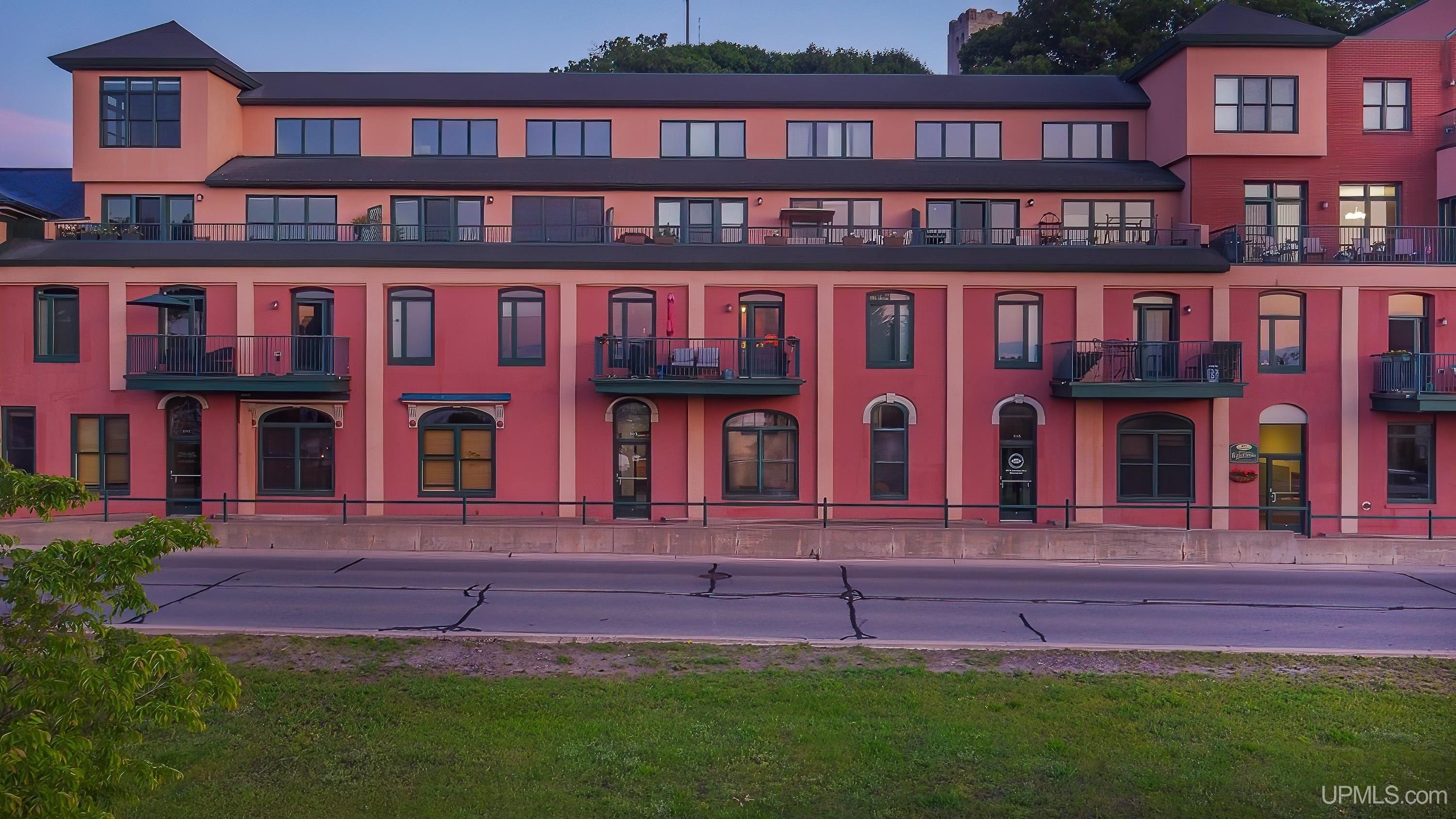 Property Image for 103 N Lakeshore Boulevard