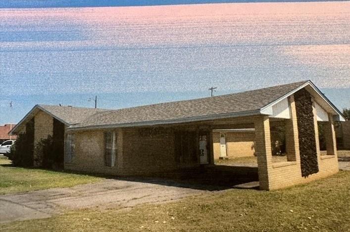 Property Image for 2100 N broadway Street