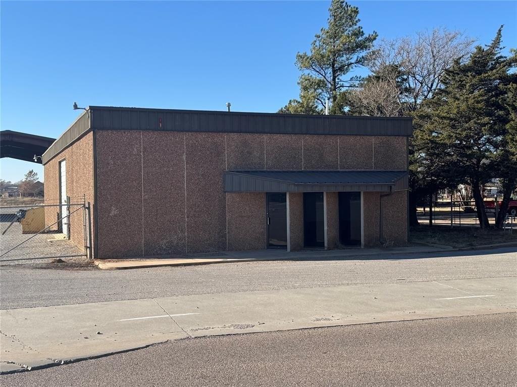 Property Image for 1709 N Airport Road