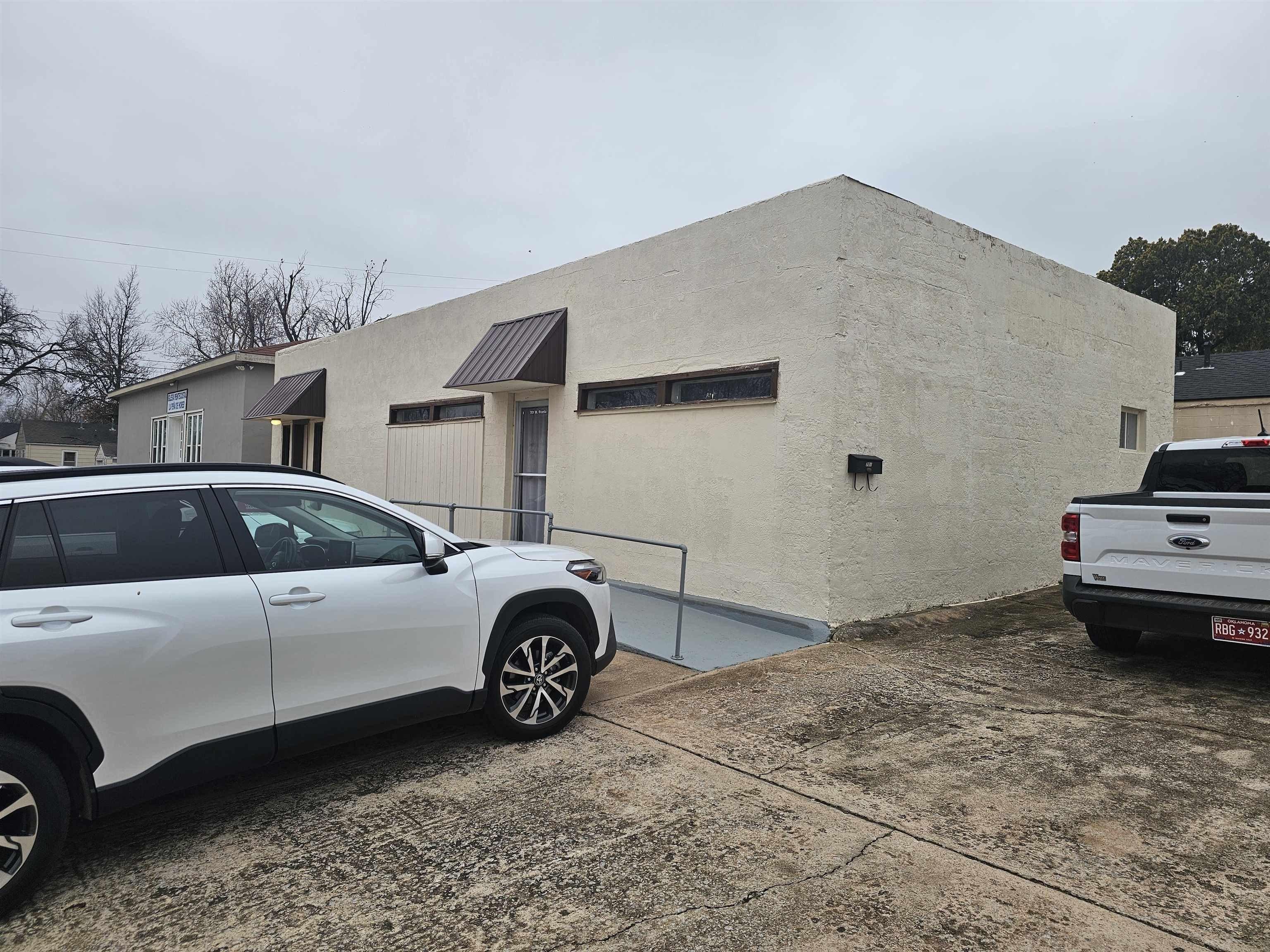 Property Image for 701 W Frantz