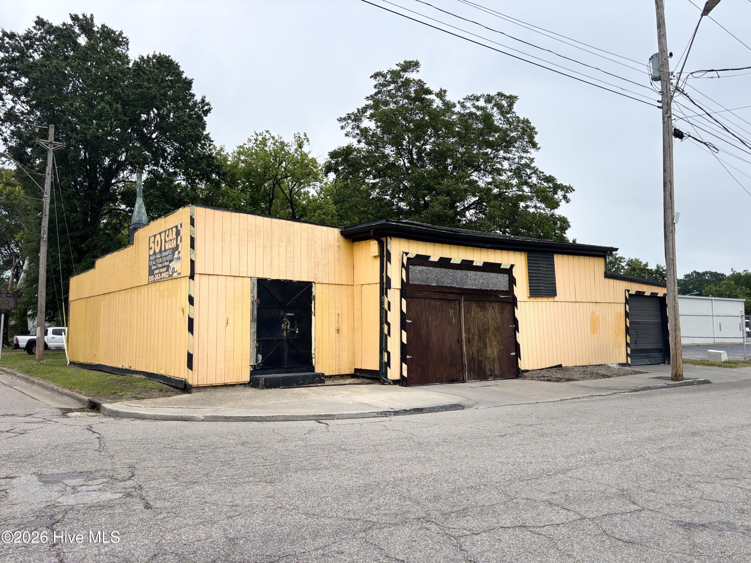 Property Image for 501 E Barnes Street S