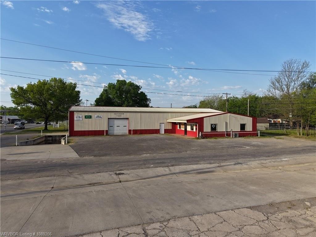 Property Image for 1000 W 1st ST
