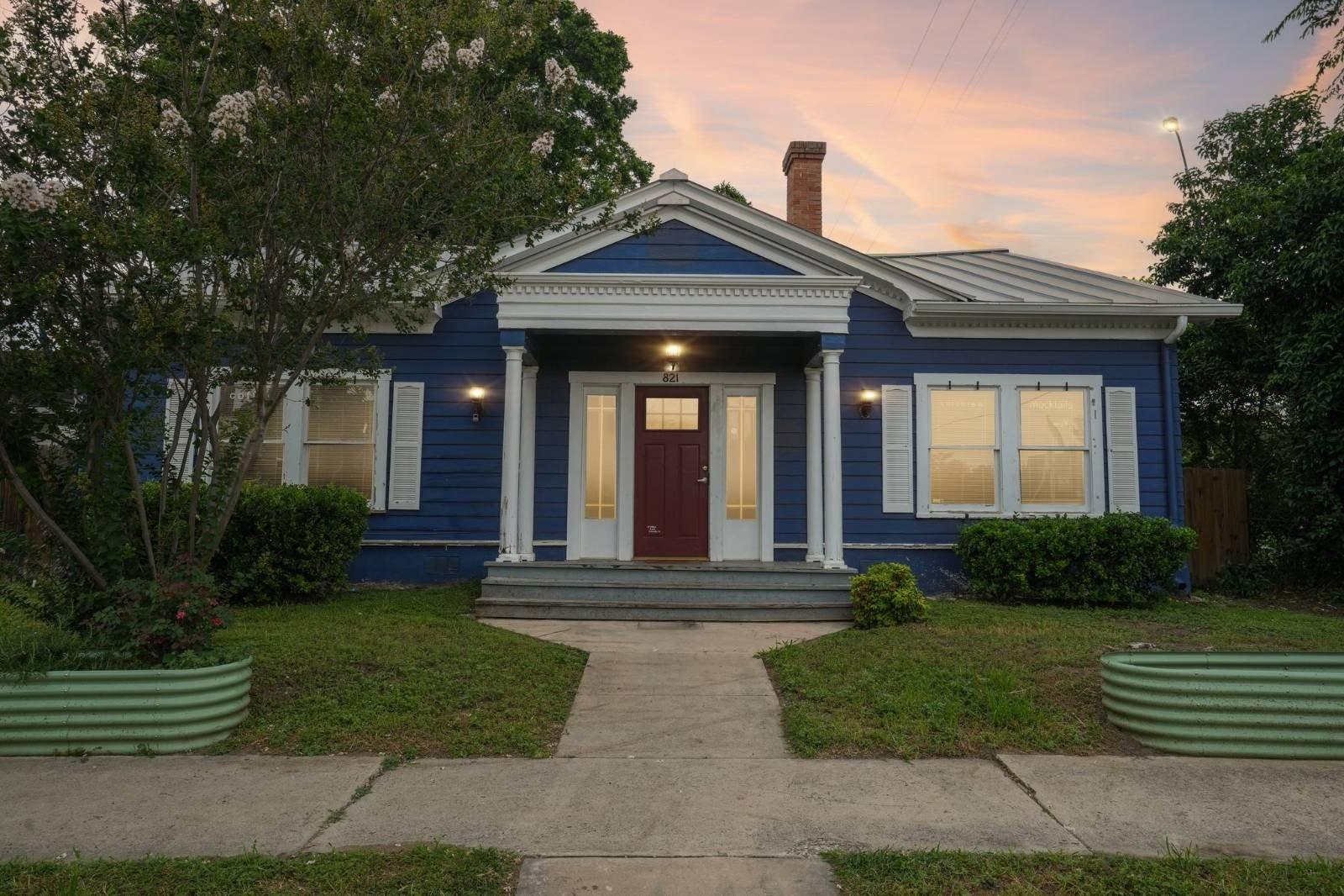 Property Image for 821 E Quincy St