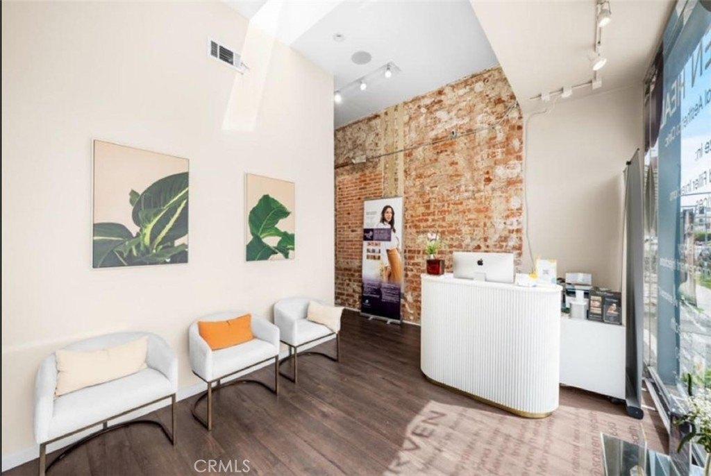 Property Image for 322 S Robertson Blvd