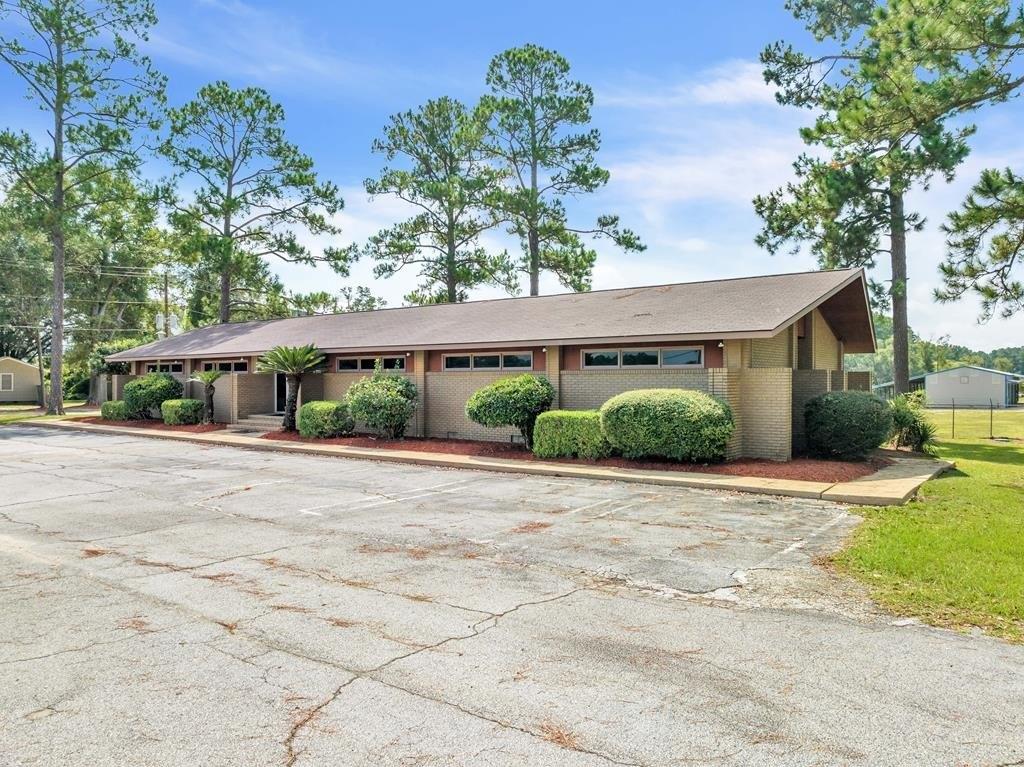 Property Image for 1806 Oakridge Drive