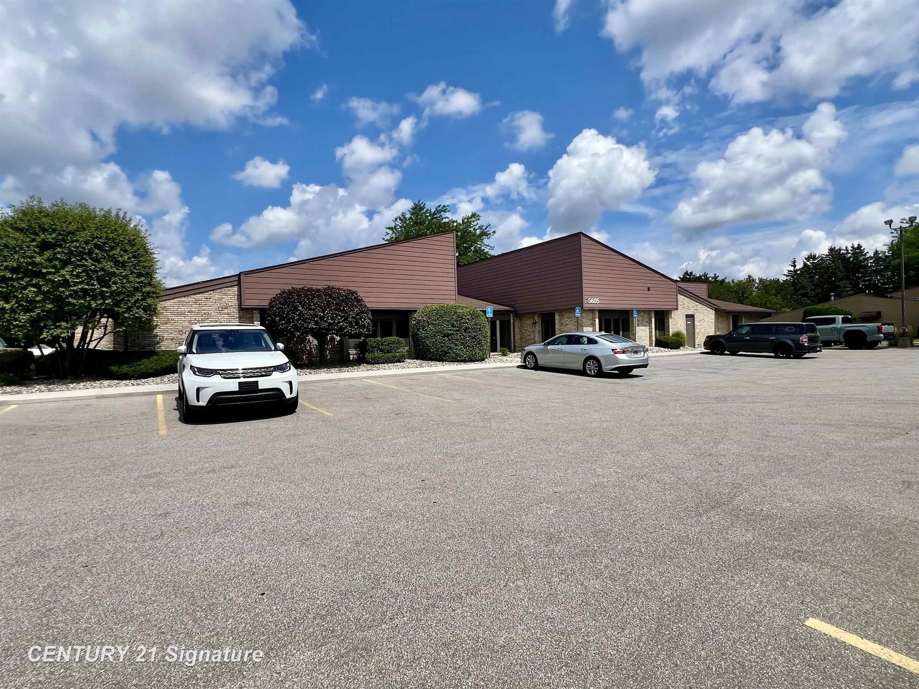 Property Image for 5605 Colony Dr N, Saginaw, MI 48638