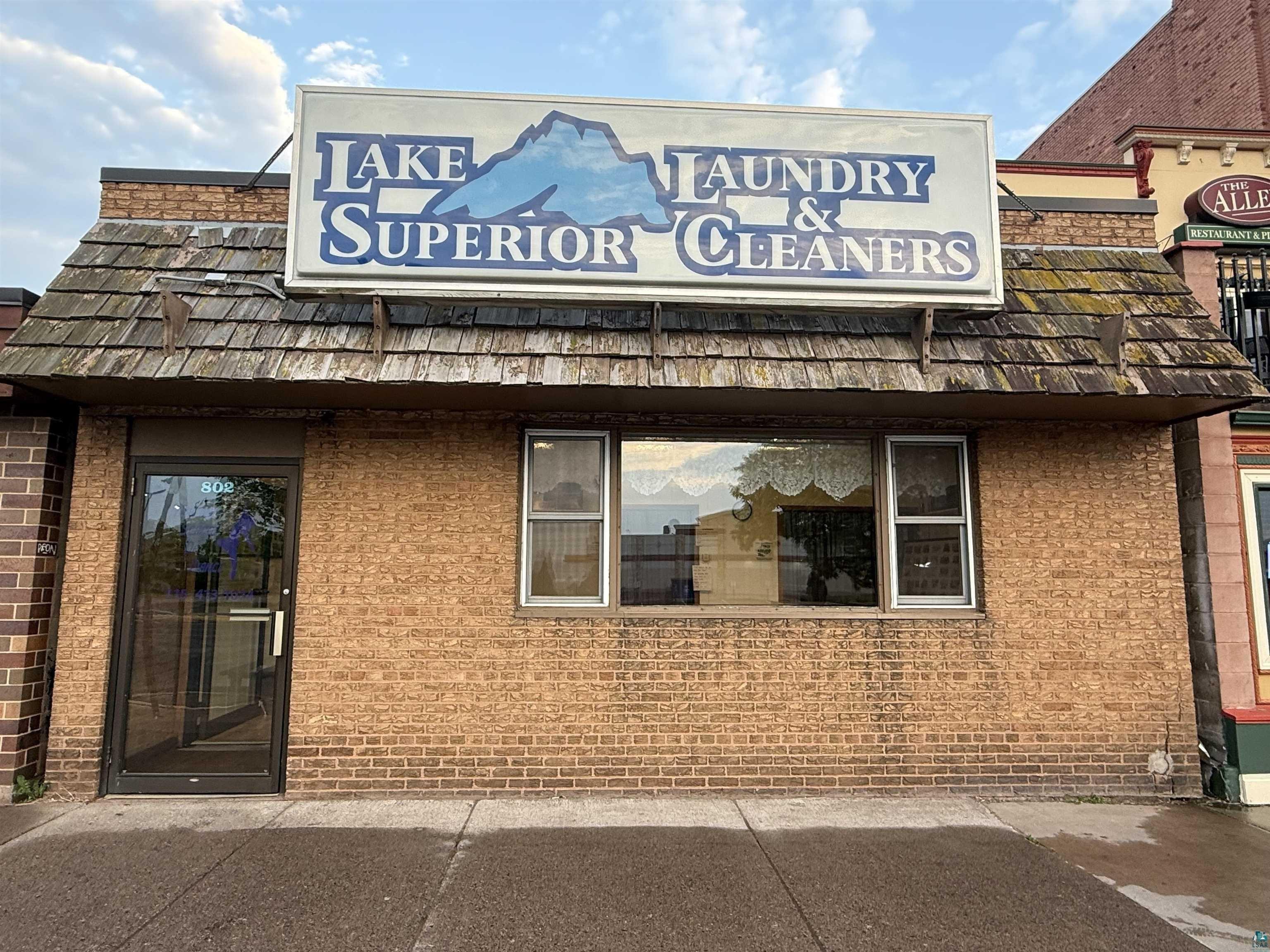 Property Image for 802 Main St W