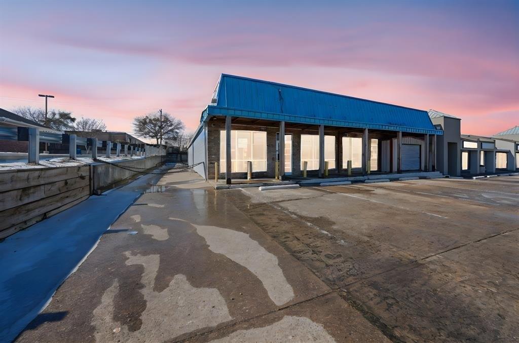 Property Image for 233 N Hampton Road