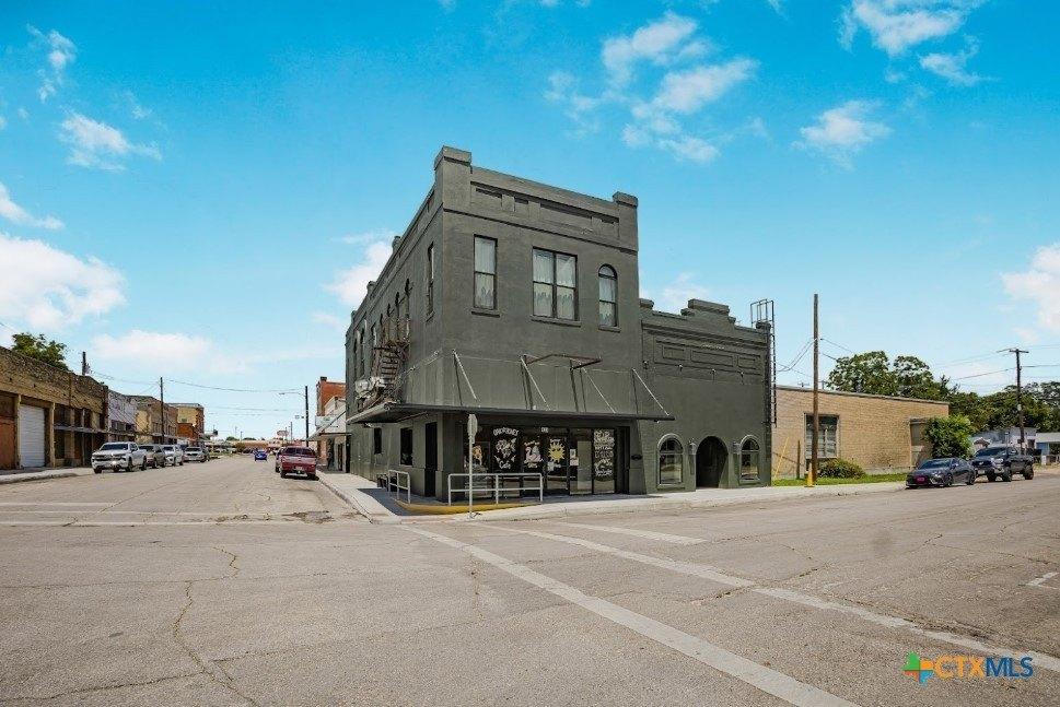 Property Image for 123 W May Street