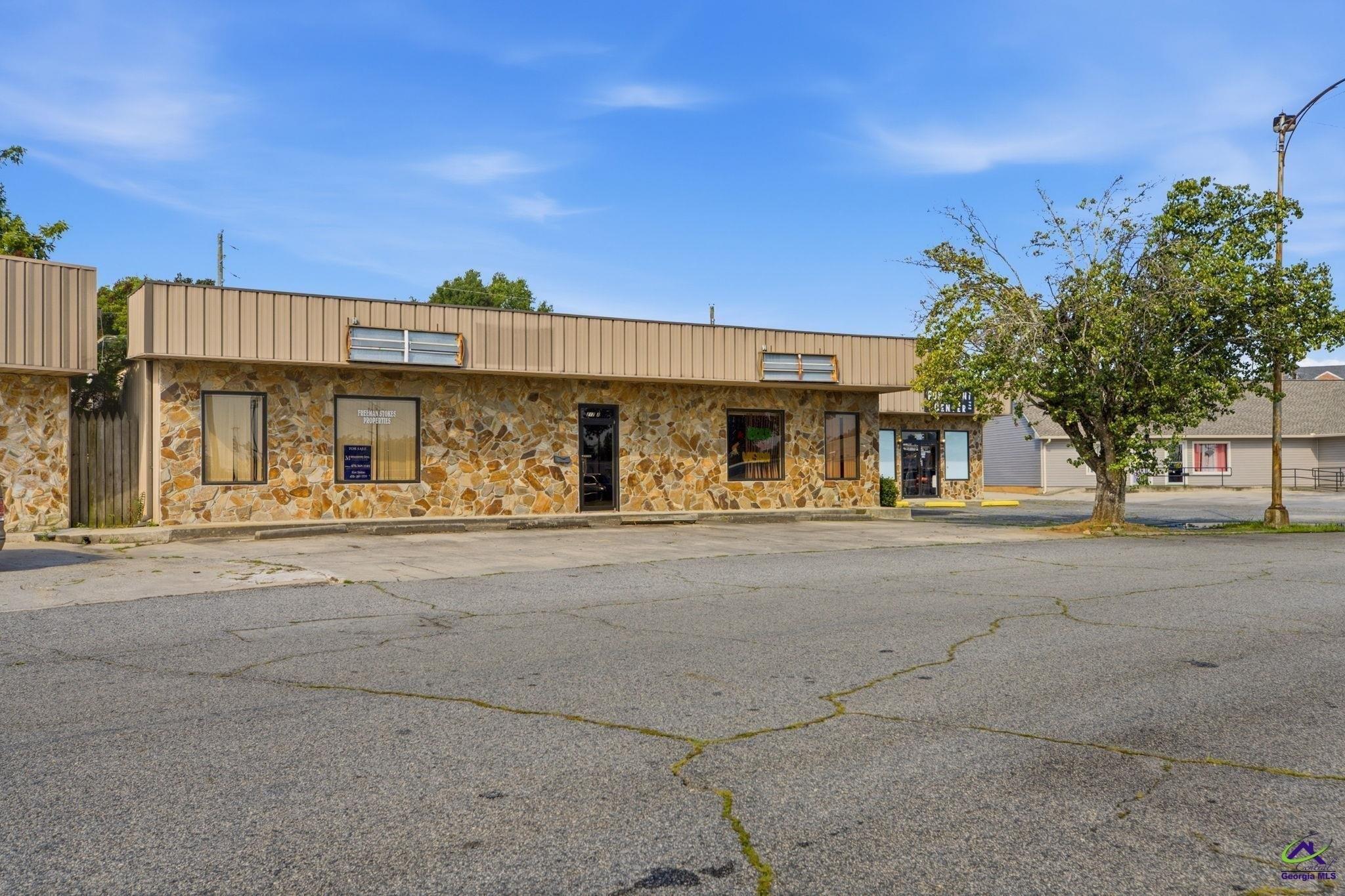 Property Image for 217 S Commercial Circle