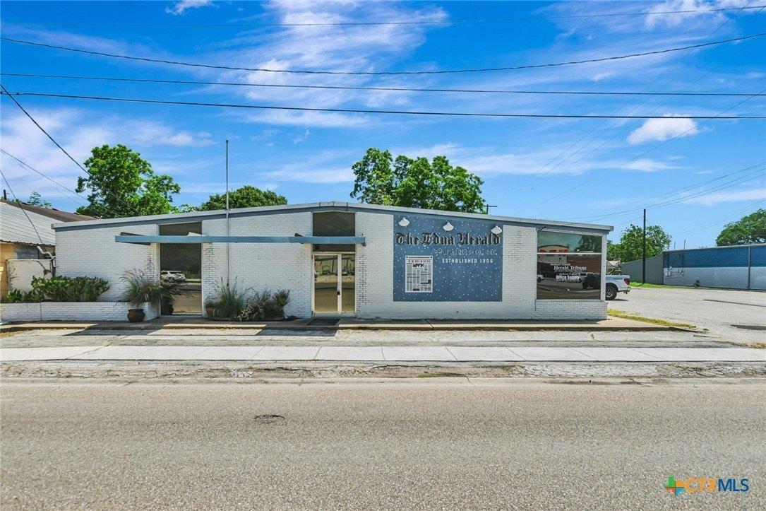 Property Image for 306 N Wells Street