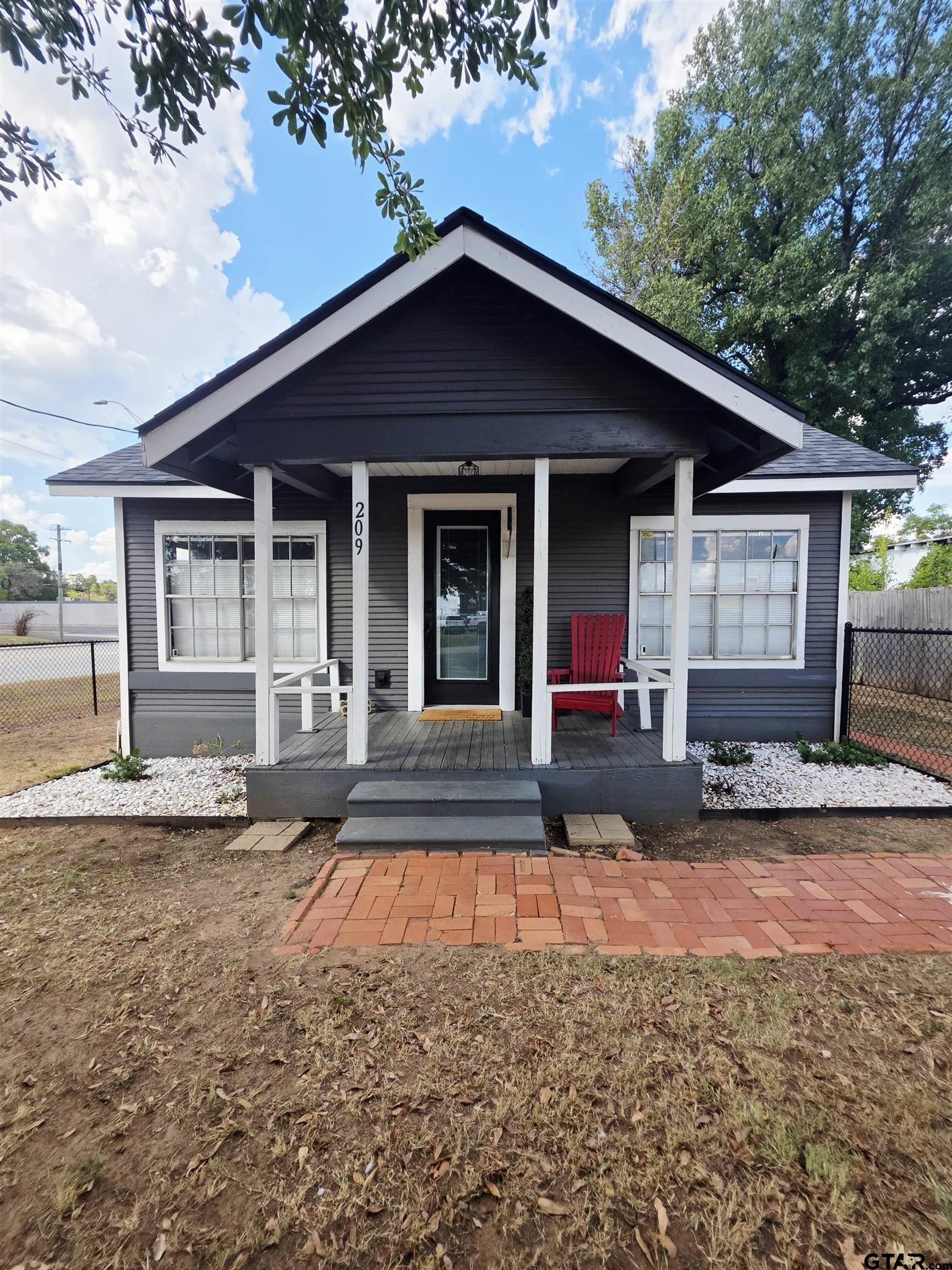 Property Image for 209 W Niblick St.