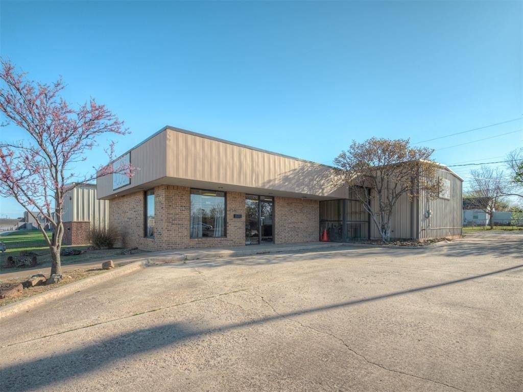 Property Image for 1815 N Kickapoo Avenue