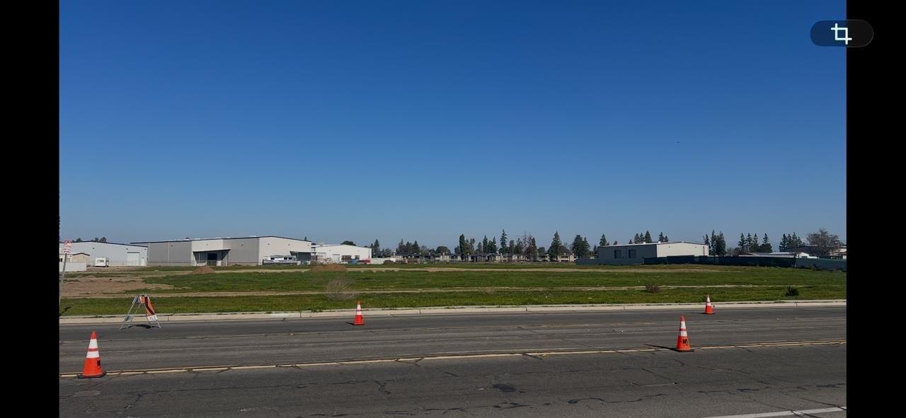 Property Image for 5000 E Dakota Avenue