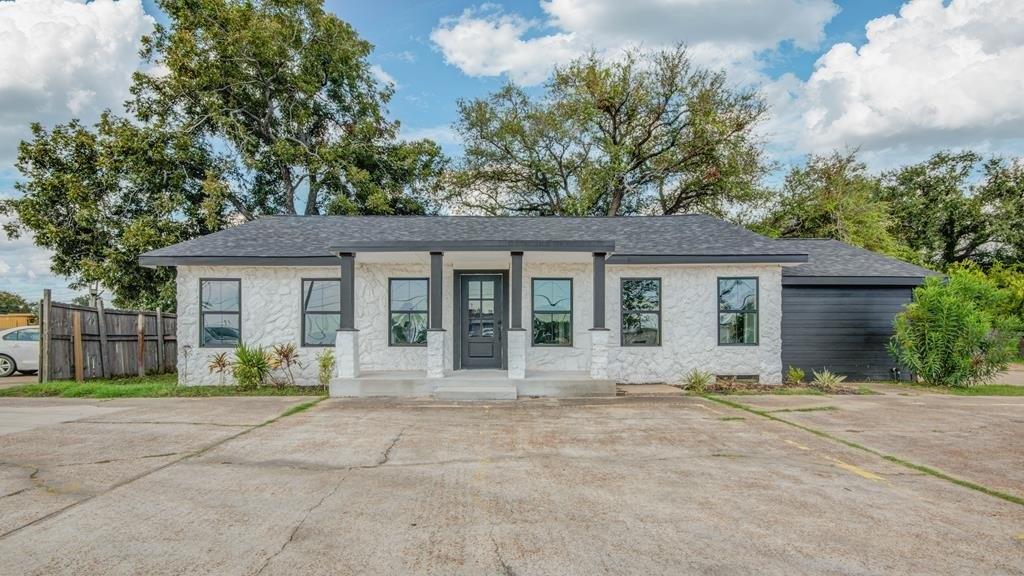 Property Image for 132 E Plantation Dr