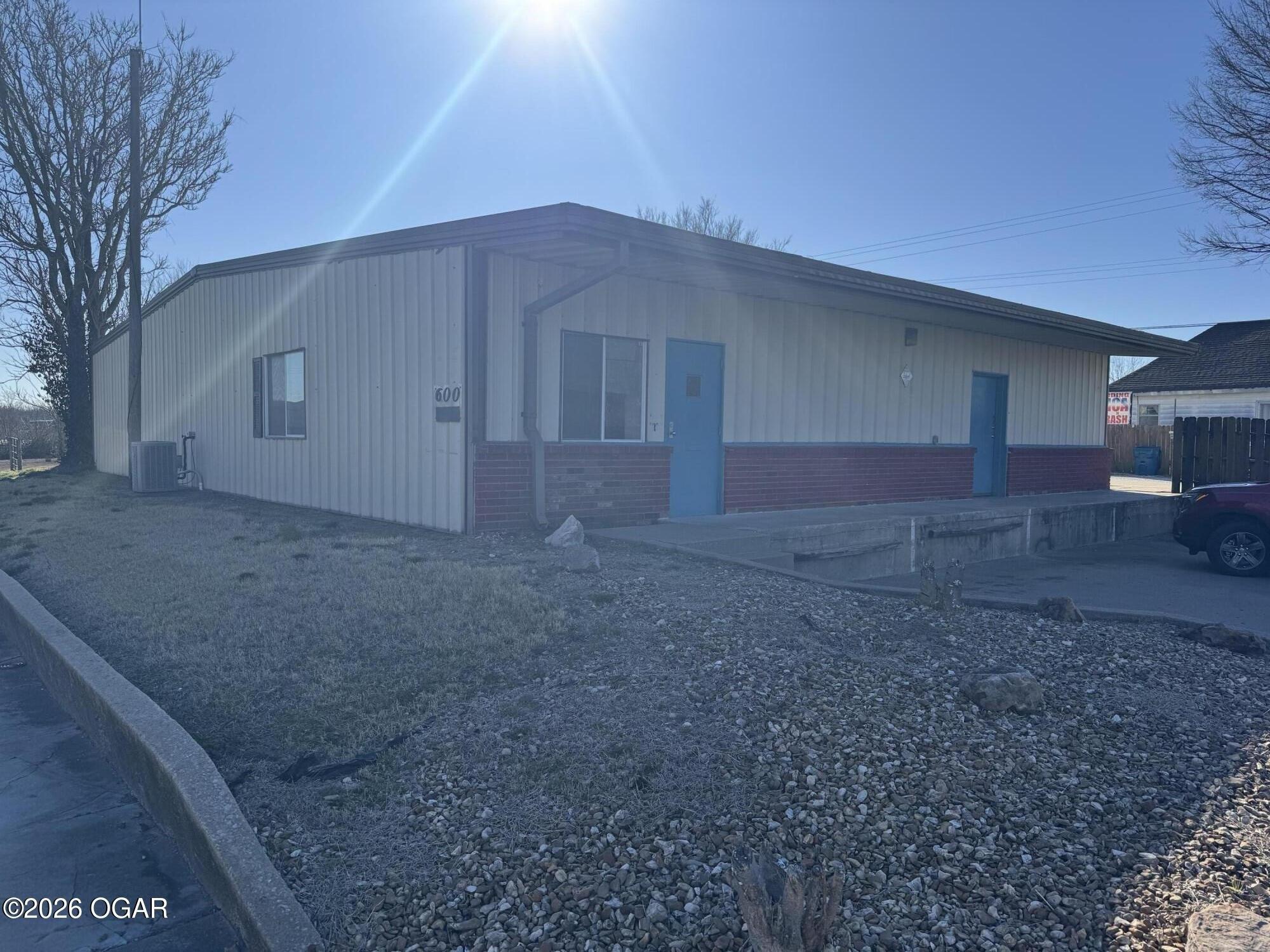 Property Image for 600 E Broadway Street