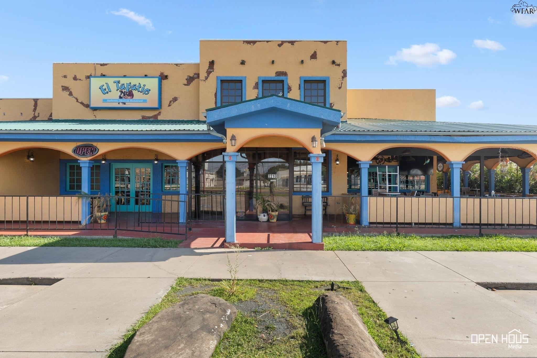 Property Image for 2210 SOUTHWEST PARKWAY El Tapatio Restuarant Bldg