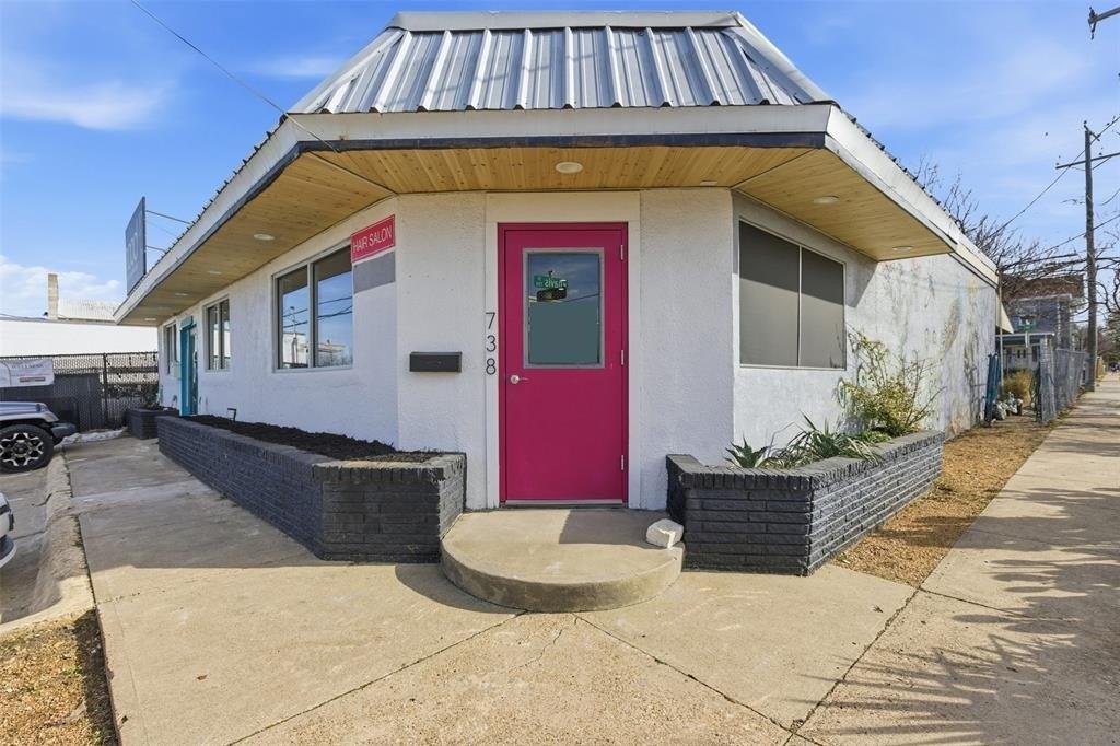 Property Image for 738 W Davis Street