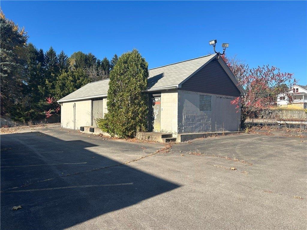 Property Image for Memorial Blvd