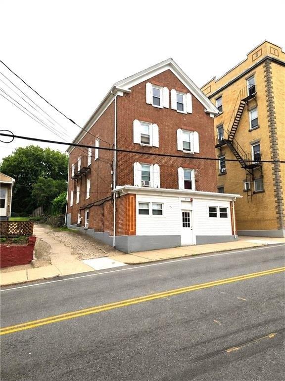 Property Image for 558 E School Street