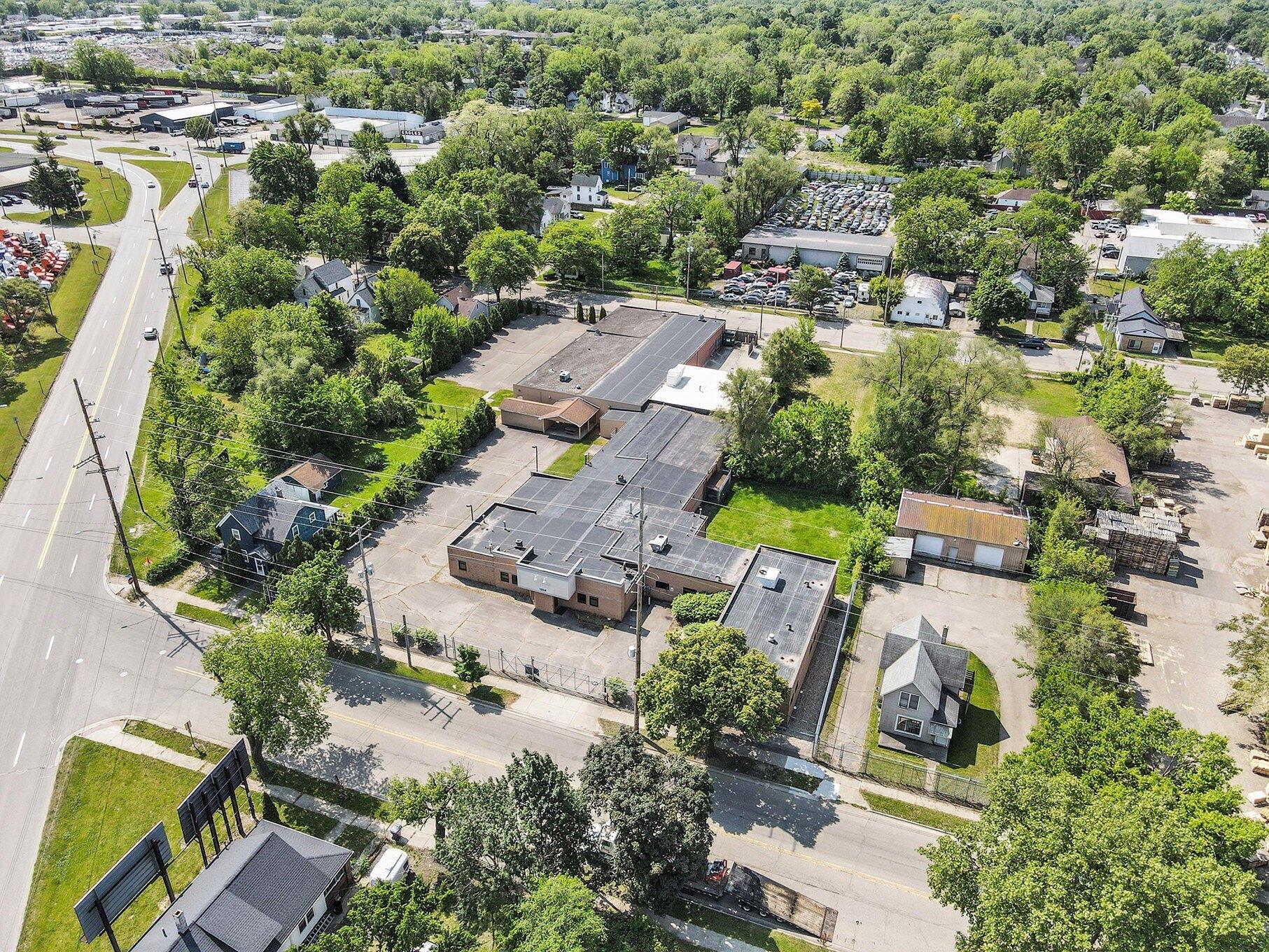 Property Image for 1206 E Crosstown Parkway Entire Bldg