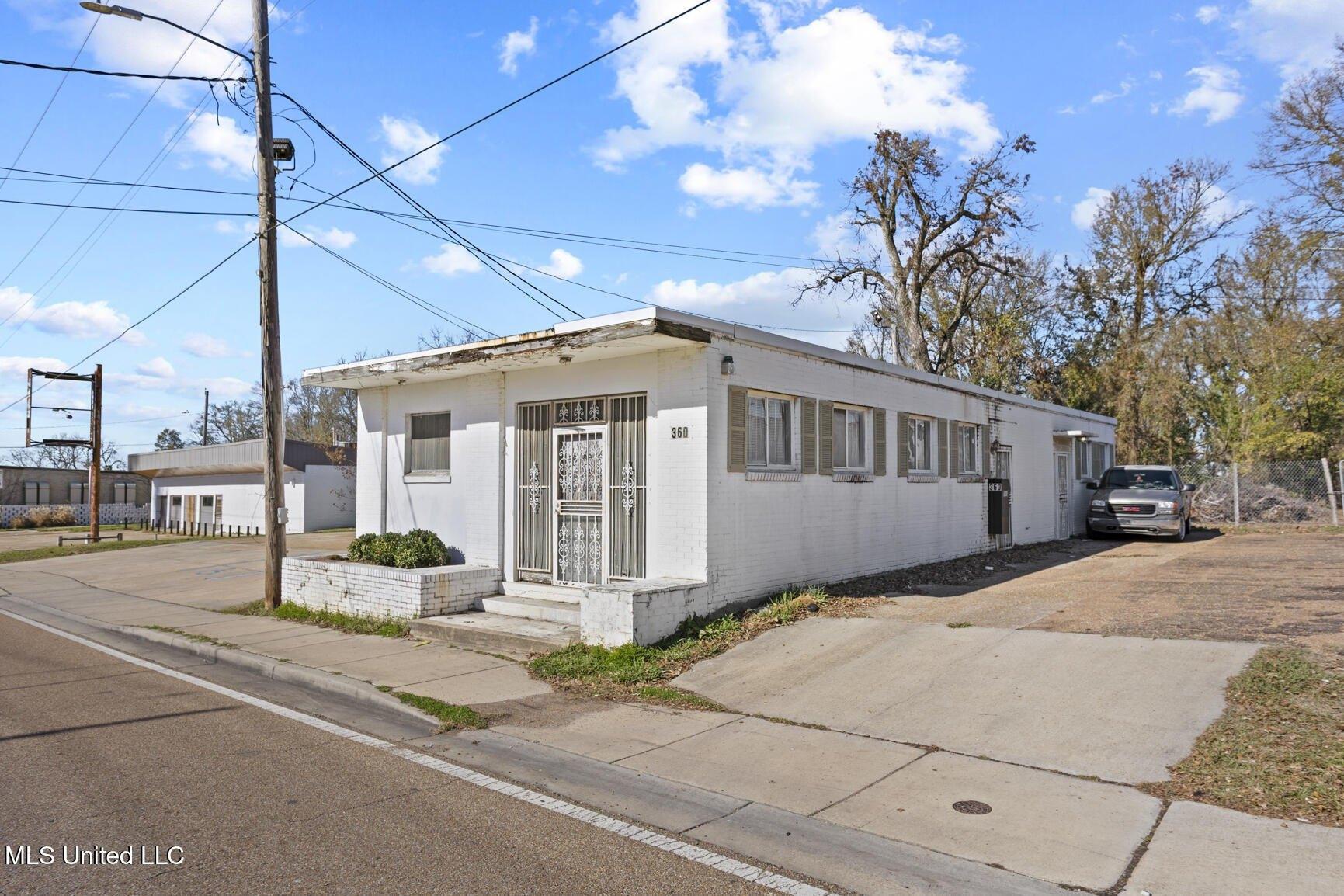 Property Image for 360 E Fortification Street