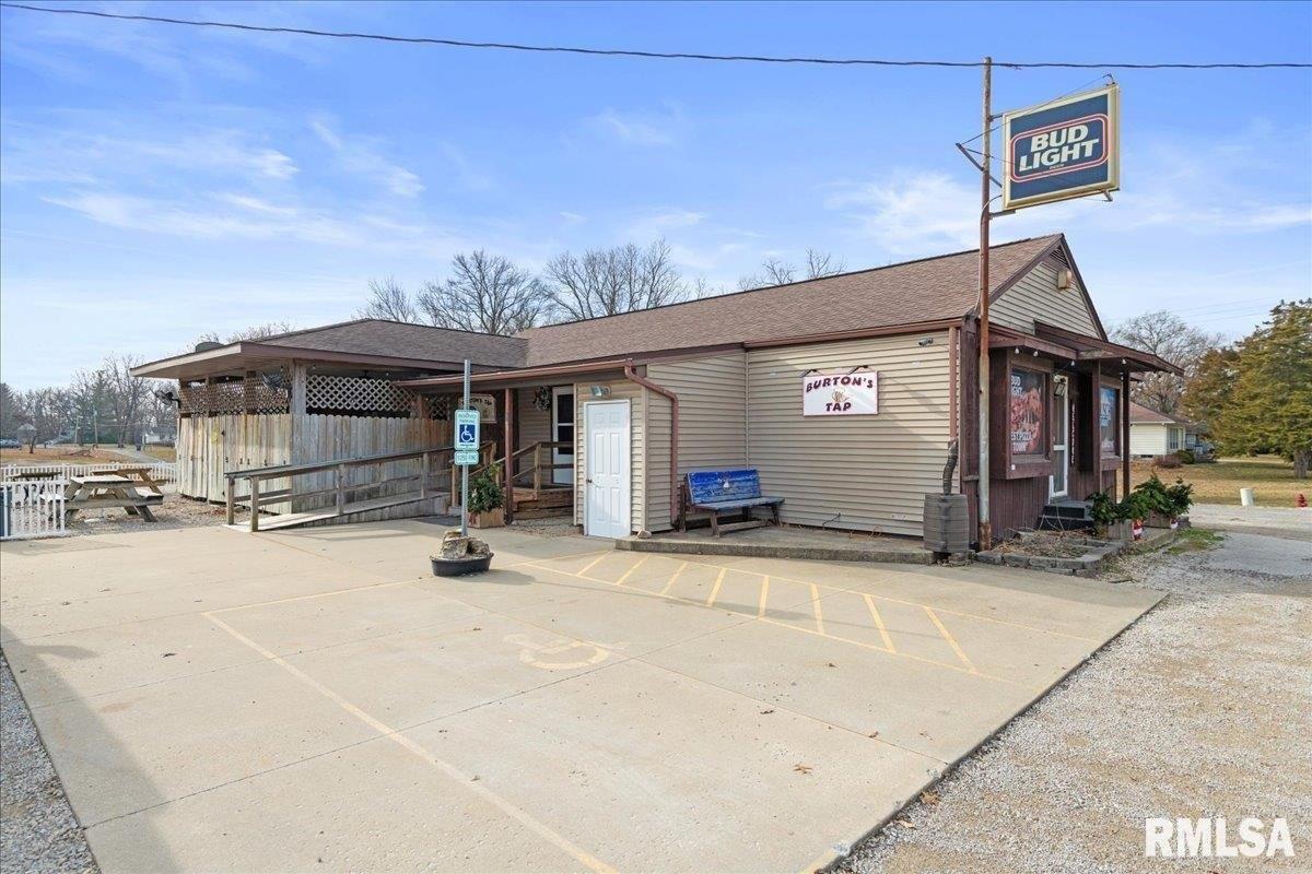 Property Image for 104 W Taylorville Road