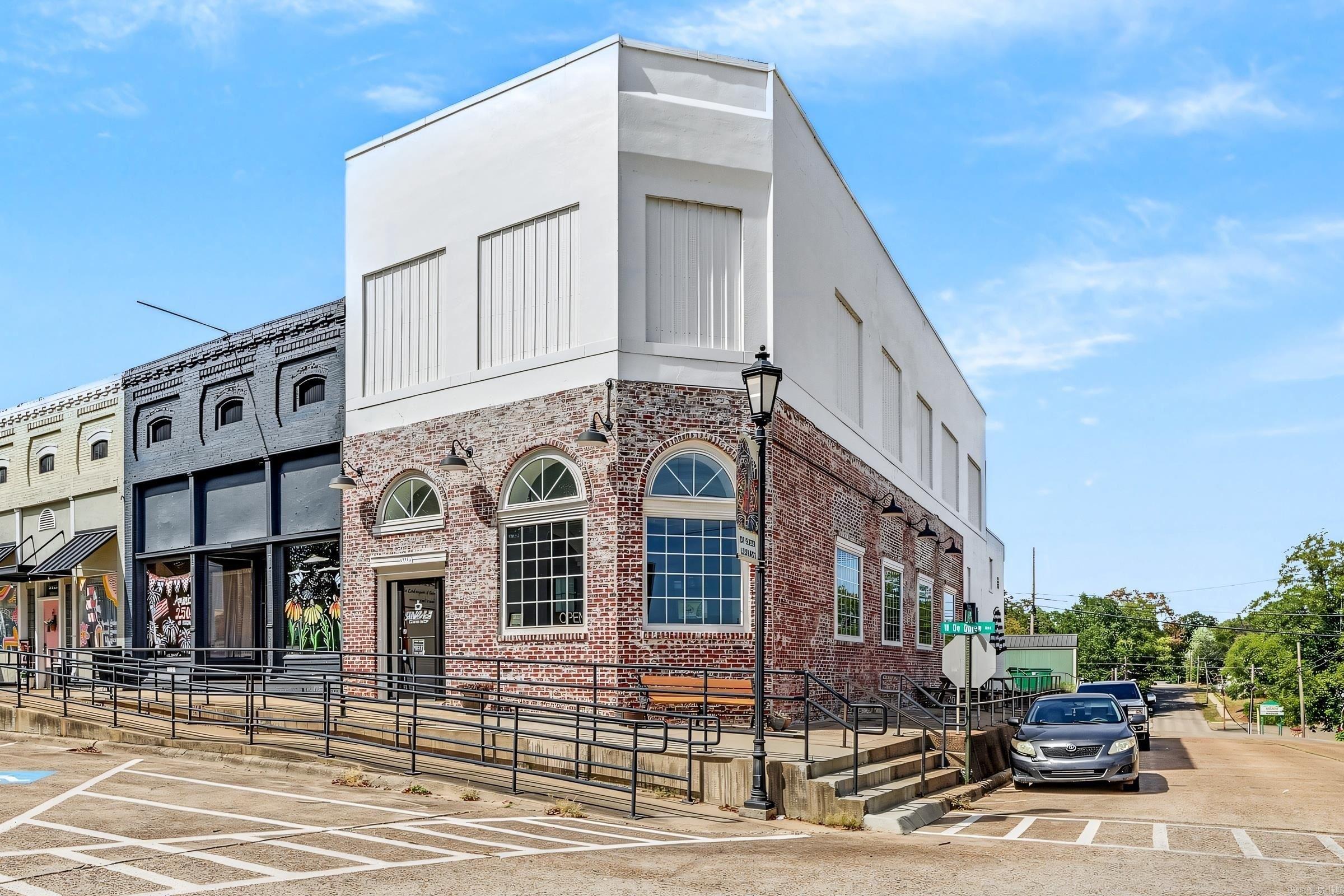 Property Image for 302 W DeQueen Avenue