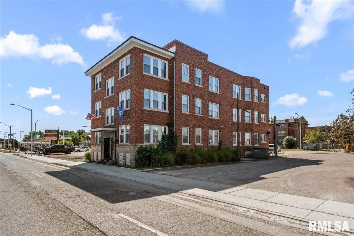 Property Image for 520 E S Grand Avenue