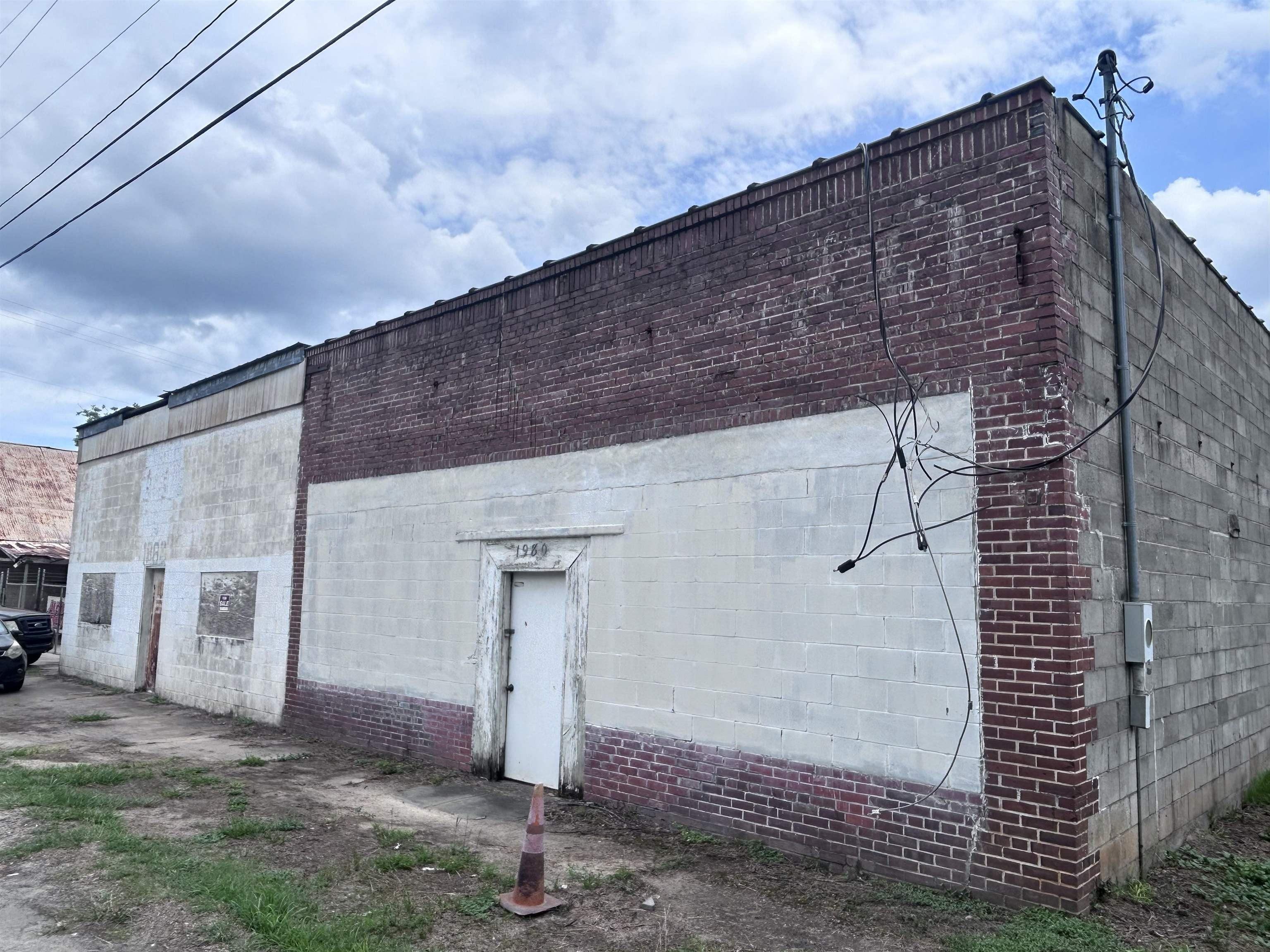 Property Image for 1980 Gloster Avenue