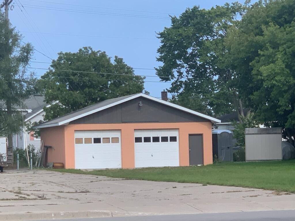 Property Image for 629 & 635 W Chisholm Street