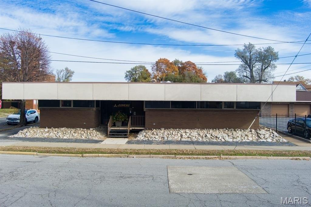 Property Image for 2100 State Street