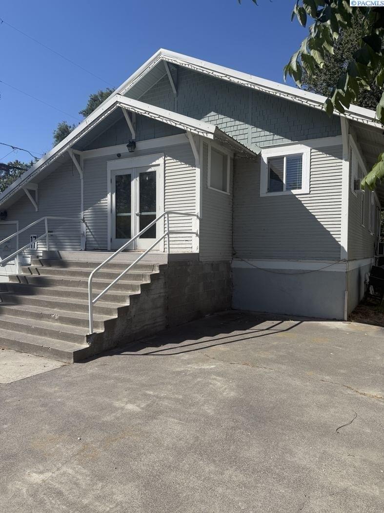 Property Image for 17 N Ione Street