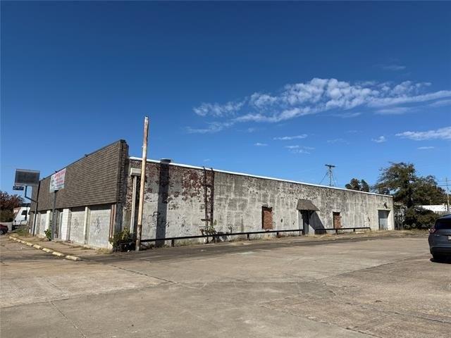 Property Image for 800 W Okmulgee Avenue