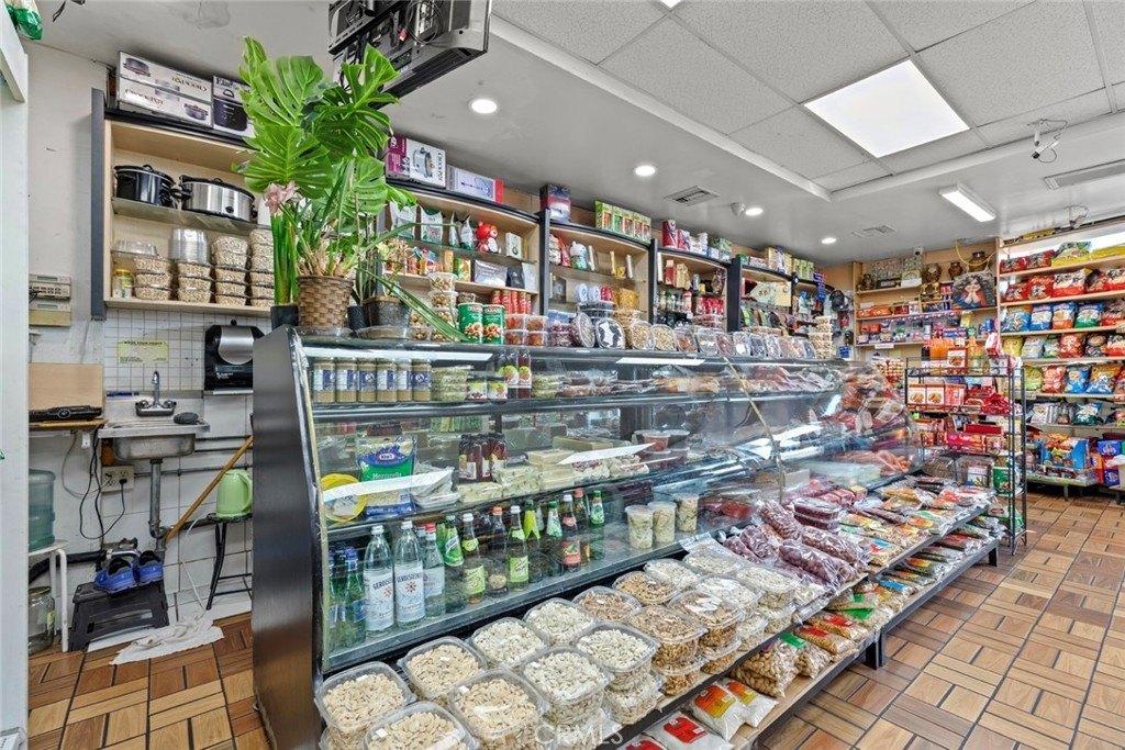 Property Image for 906 S Gkenoaks Boulevard