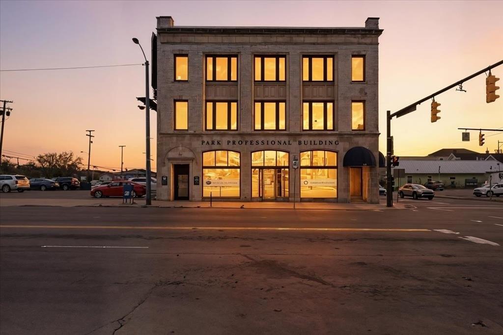 Property Image for 70 Park Ave. W