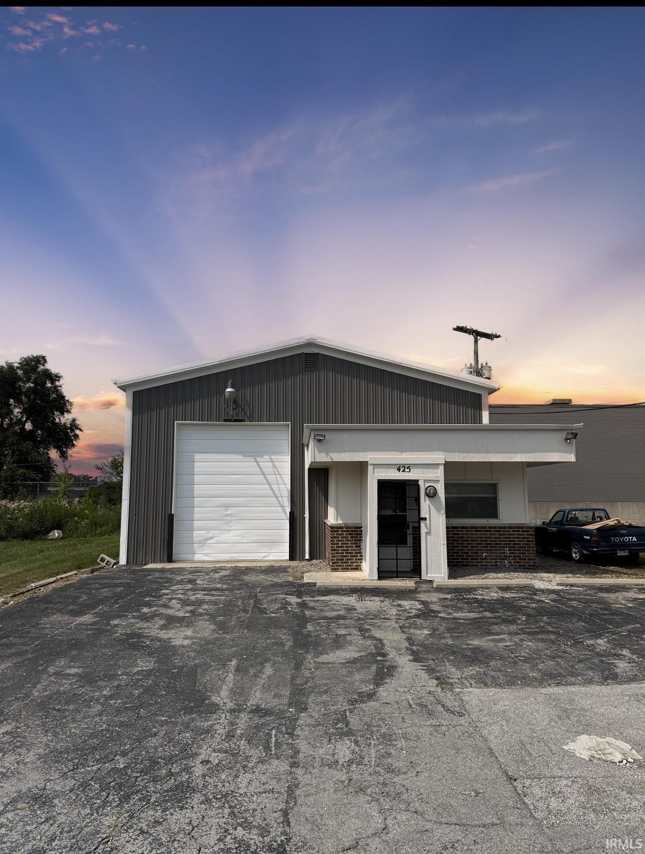 Property Image for 425 E HAWTHRONE Street