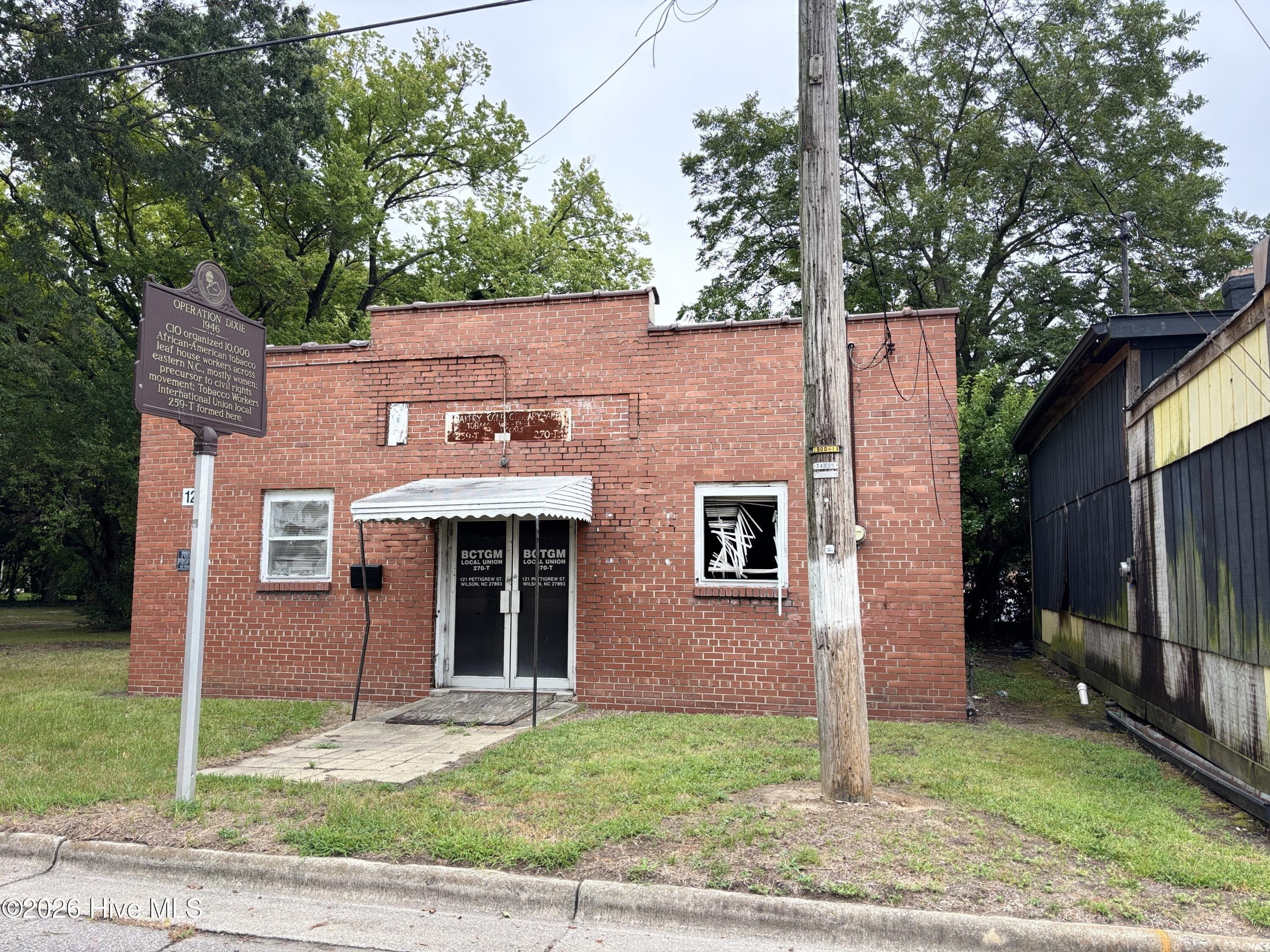 Property Image for 121 Pettigrew Street S