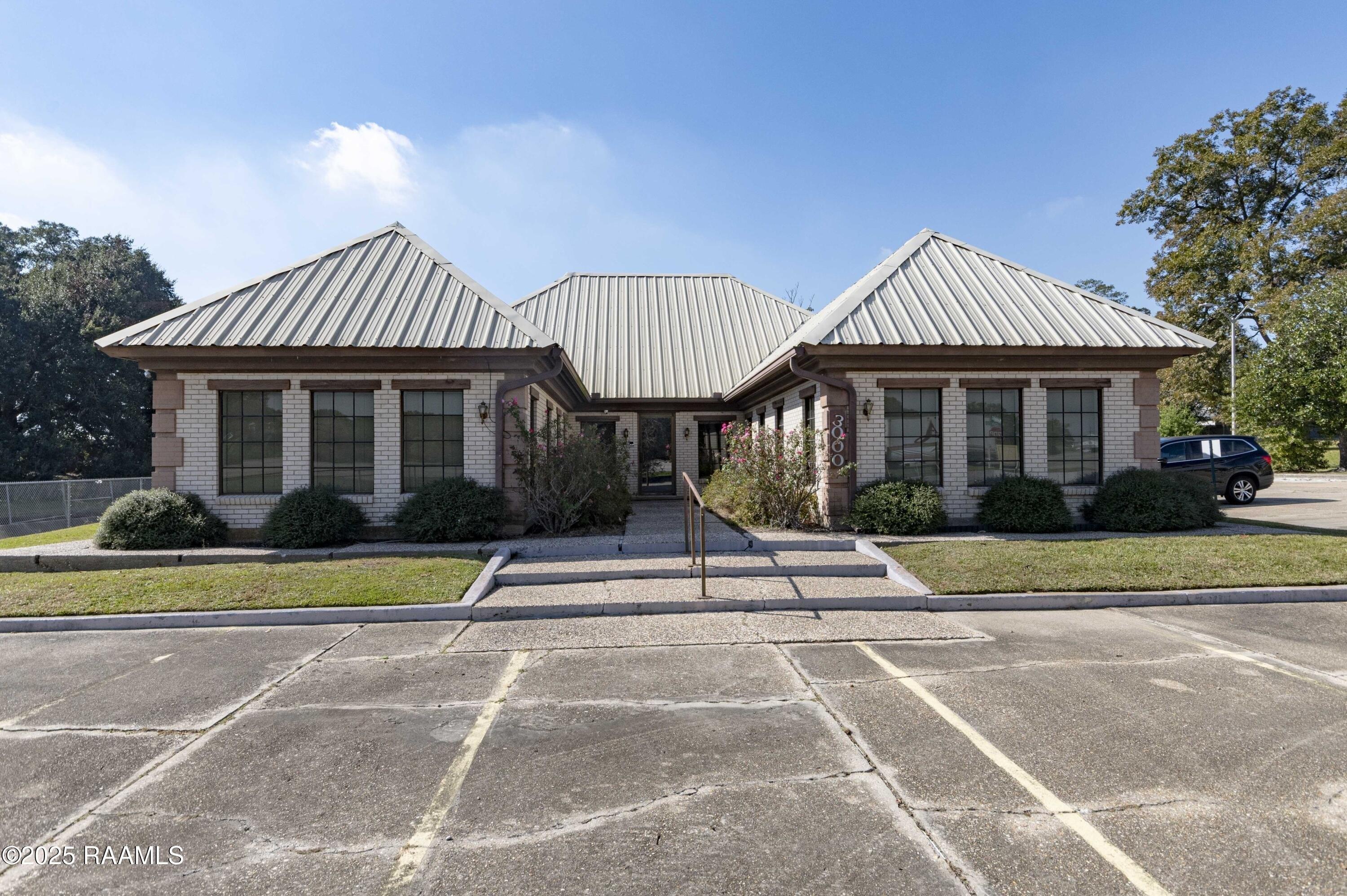 Property Image for 3000 W Pinhook Road